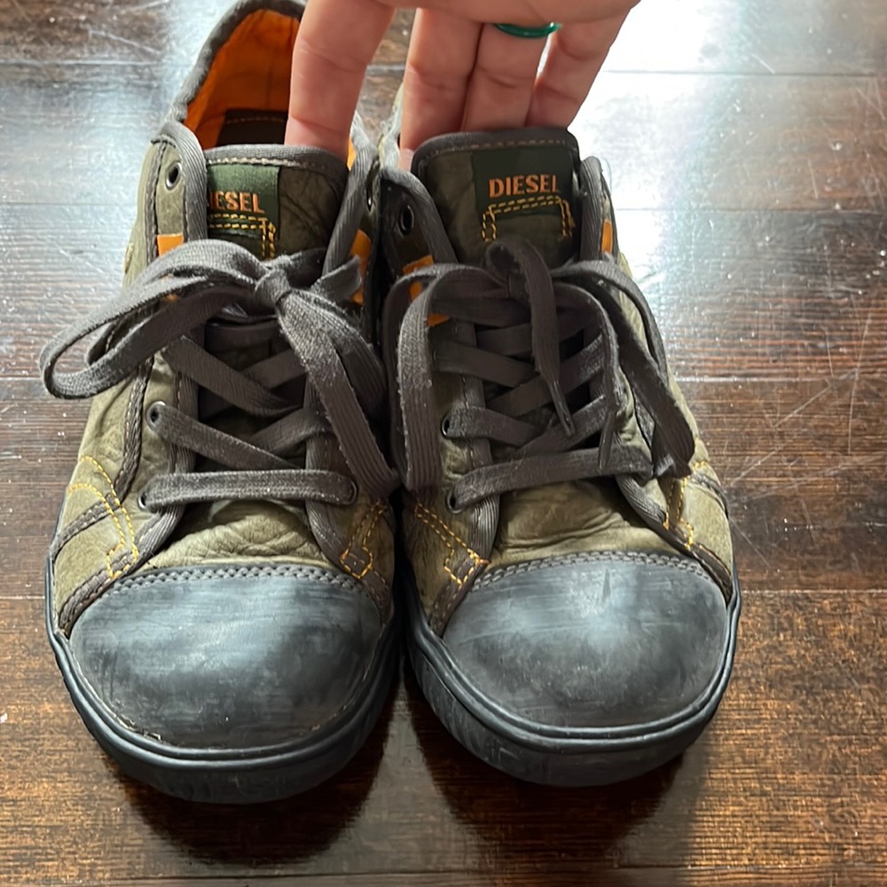 Diesel men’s sneakers. Army green/orange.